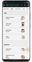 Smartphone exibindo menu de aplicativo de cafeteria com opções de bebidas sob as categorias ‘Café’ e ‘Cápsulas’, cada uma com imagens e preços em reais.